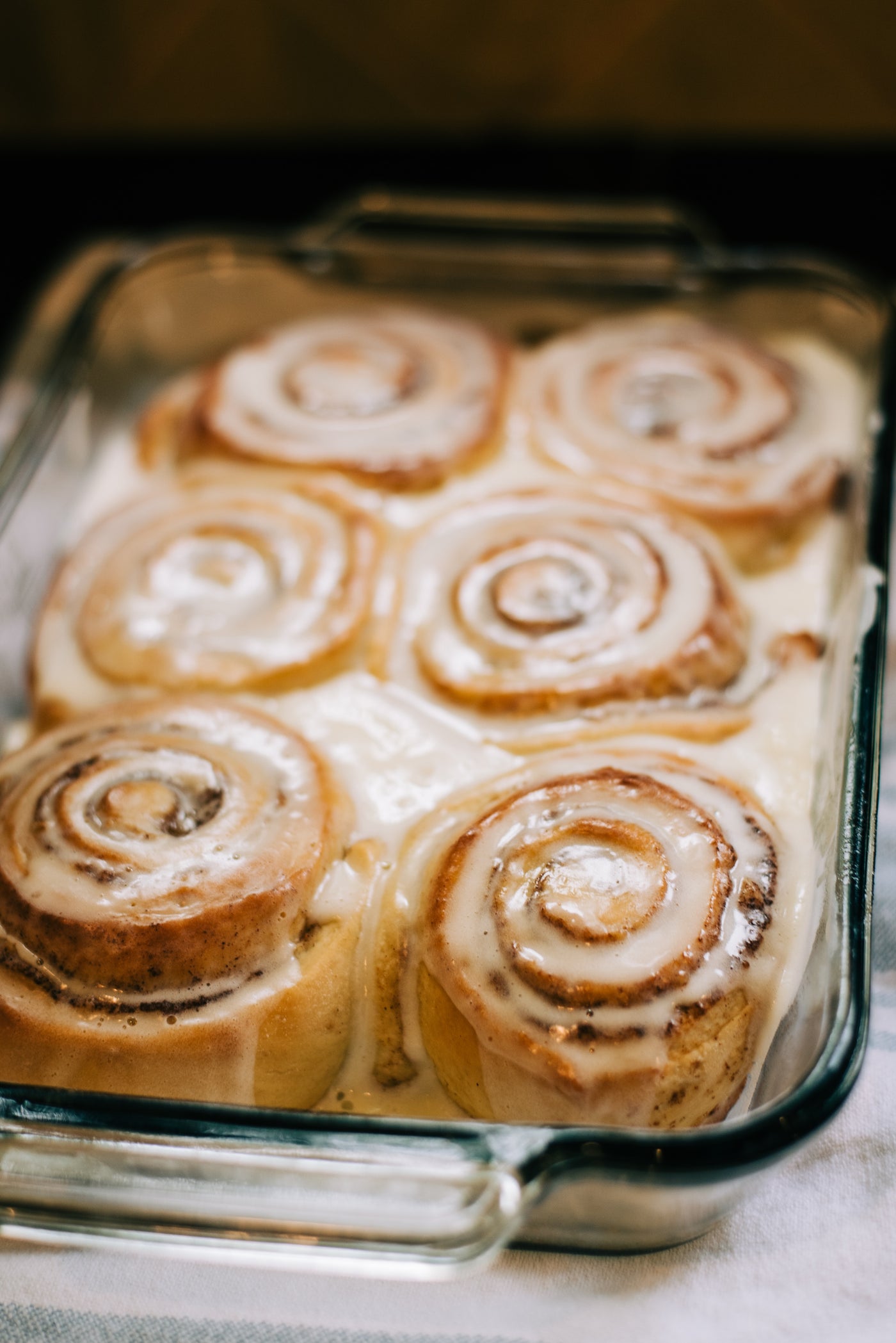 POLLY'S DELICIOUS CINNAMON BUNS