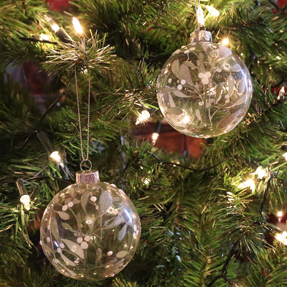 Glass Bauble - Mistletoe